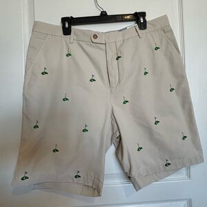 Men’s khaki shorts